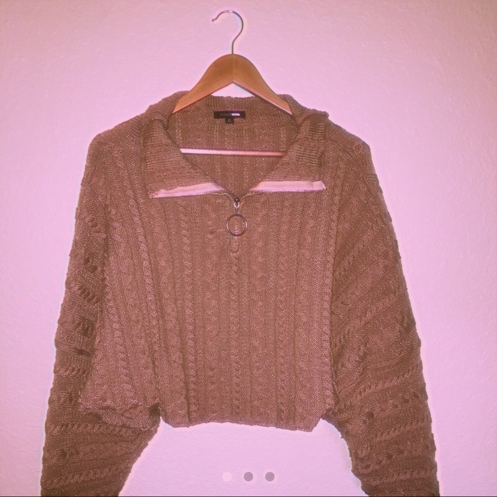 🐻✨FASHION NOVA CROPPED BEIGE SWEATER✨🐻